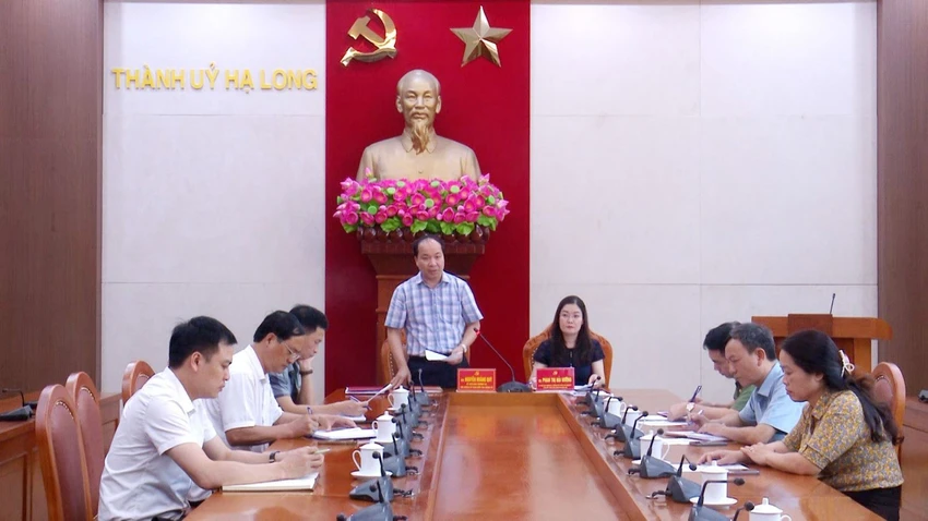 Thường vụ Thành ủy Hạ Long họp, nghe báo cáo về kiểm tra, kỷ luật với ông Nguyễn Thành Nam. Ảnh: Thành ủy Hạ Long. Thường vụ Thành ủy Hạ Long họp, nghe báo cáo về kiểm tra, kỷ luật với ông Nguyễn Thành Nam. Ảnh: Thành ủy Hạ Long.