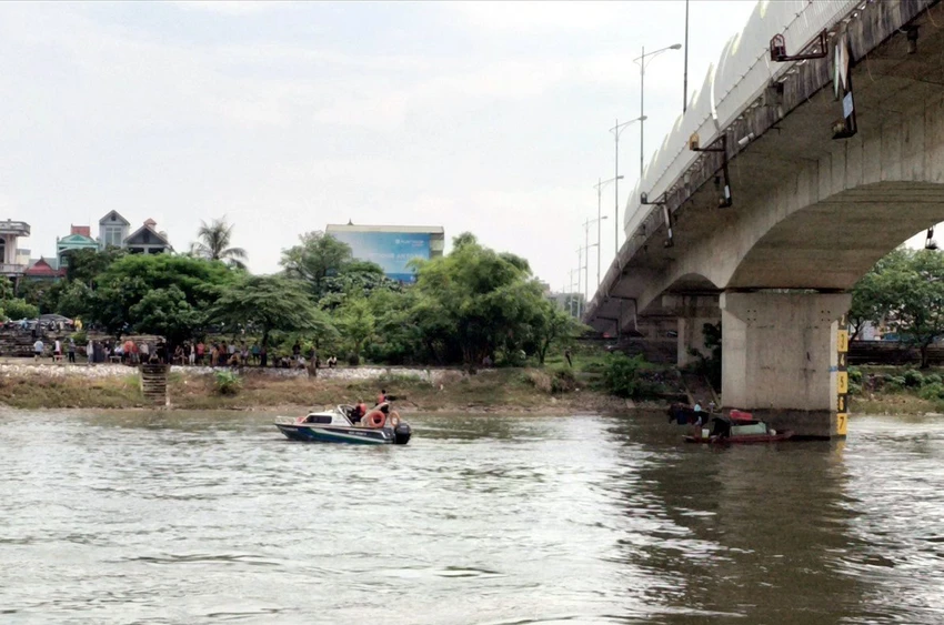 Khu vực sông Trà Lý dưới chân cầu Bo, Thái Bình, nơi xảy ra vụ đuối nước. Khu vực sông Trà Lý dưới chân cầu Bo, Thái Bình, nơi xảy ra vụ đuối nước.
