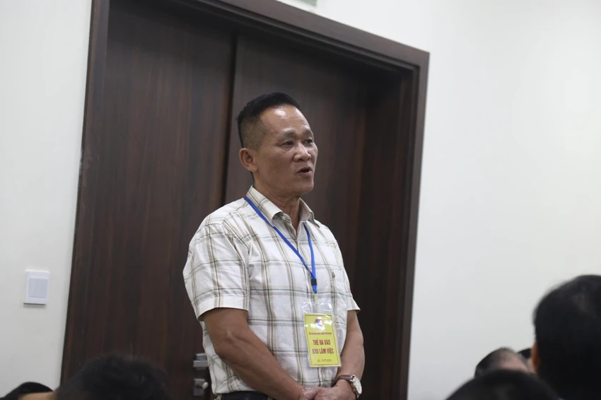 Trước tòa, nhân chứng Nguyễn Văn Kim khai to, rõ ràng, nhưng có nội dung còn khoảng cách với bút lục lời khai trong quá trình điều tra. Ảnh: HIẾU THIỆN Trước tòa, nhân chứng Nguyễn Văn Kim khai to, rõ ràng, nhưng có nội dung còn khoảng cách với bút lục lời khai trong quá trình điều tra. Ảnh: HIẾU THIỆN