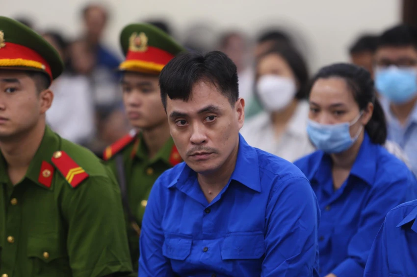 Bị cáo Nguyễn Duy Hải thừa nhận nhiều lần gặp gỡ và môi giới hối lộ cho Trần Hùng 300 triệu đồng. Ảnh: HIẾU THIỆU Bị cáo Nguyễn Duy Hải thừa nhận nhiều lần gặp gỡ và môi giới hối lộ cho Trần Hùng 300 triệu đồng. Ảnh: HIẾU THIỆU