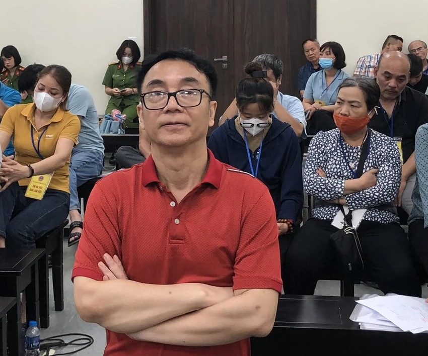 Bị cáo Trần Hùng tại phiên tòa sáng 21-7. Ảnh: HIẾU THIỆN Bị cáo Trần Hùng tại phiên tòa sáng 21-7. Ảnh: HIẾU THIỆN