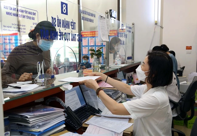 Hà Nội quyết định áp dụng thanh toán không dùng tiền mặt tại tất cả bộ phận một cửa