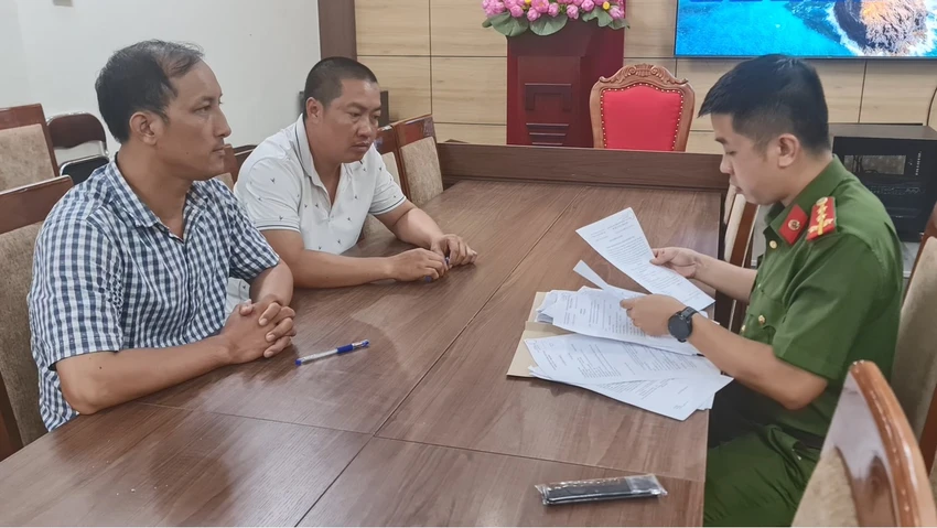 Hai tài xế taxi dù bị cáo buộc gây rối trật tự công cộng