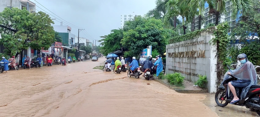 da nang lien chieu ngap lut .jpg