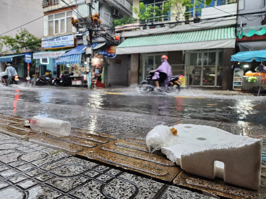 rac len via he da nang ngap lut.jpg