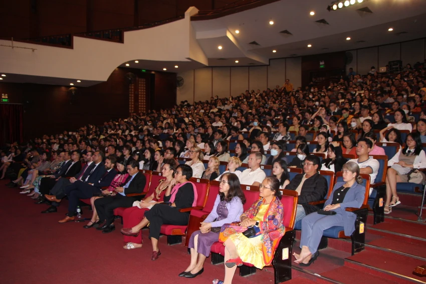 khan gia viet nam vuong quoc anh.JPG