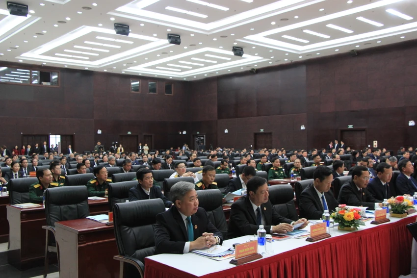 toan-canh-hoi-nghi-1816.jpg