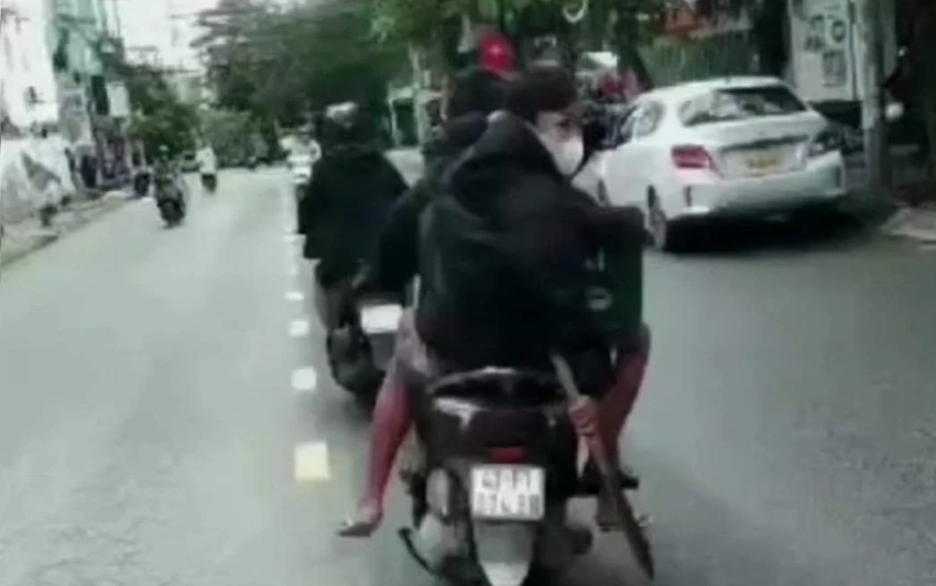 mang theo mã tấu