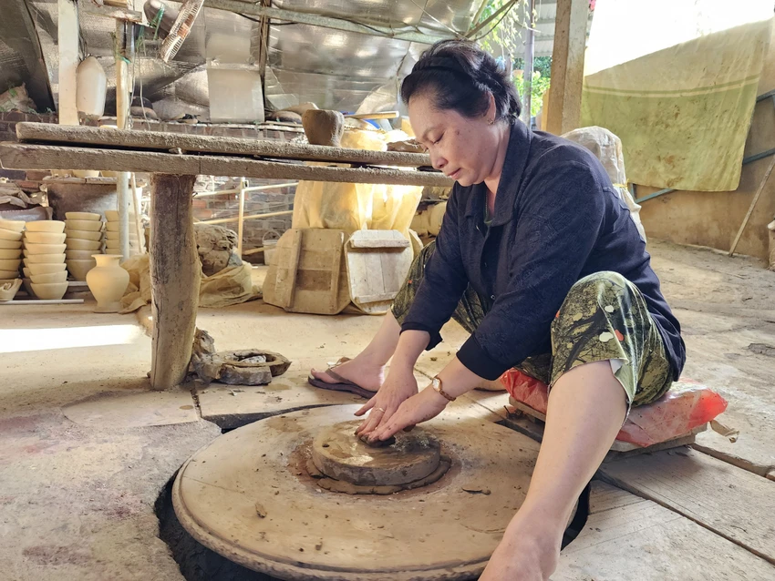 lang-gom-my-thien-pham-thi-thu-cuc.jpg