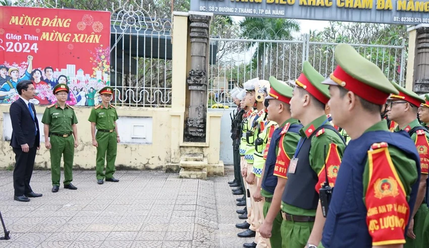 cong-an-tp-da-nang-chuc.JPG