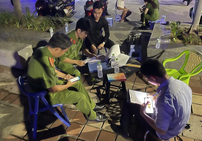 mở nhạc lớn