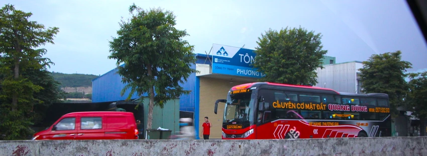 xe-du-ben-coc-quang-dung-don.JPG
