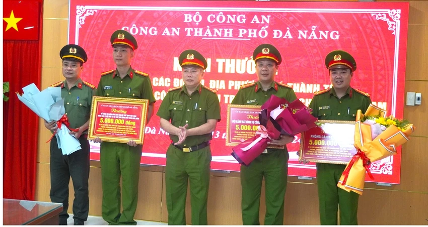 nhieu-don-vi-cong-an-da-nang-khen-thuong.jpg
