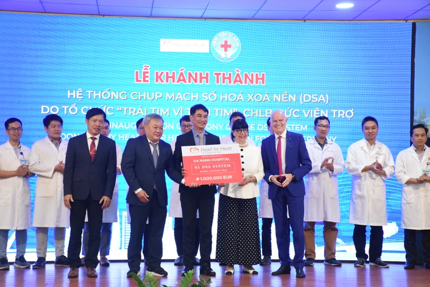 máy chụp mạch DSA chụp mạch cho trẻ bị tim bẩm sinh