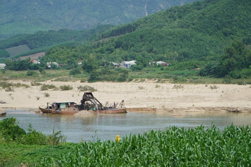 chu-mo-cat-pha-le-quang-nam.jpg