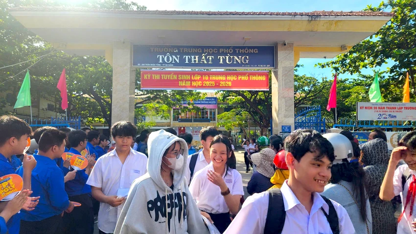 tuyen-sinh-lop-10.jpg