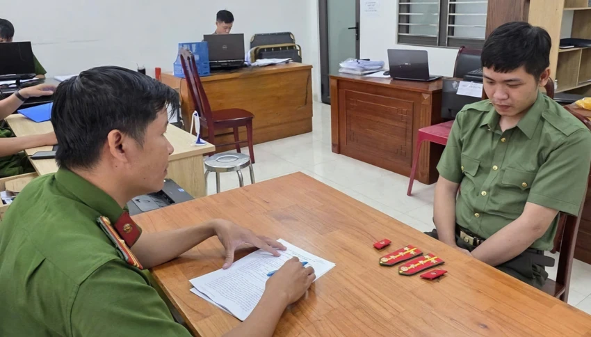 Giả danh công an