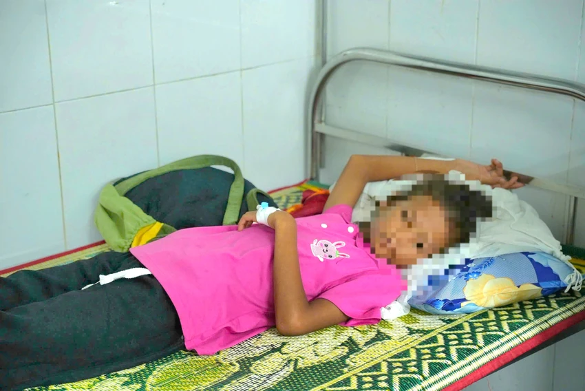 40 học sinh ngộ độc