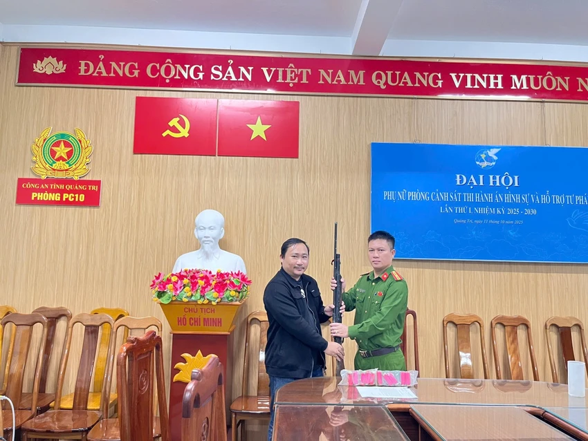giao nộp súng
