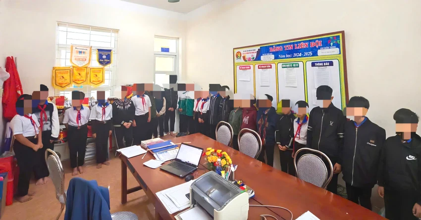 hoc-sinh-nhay-mua.jpg