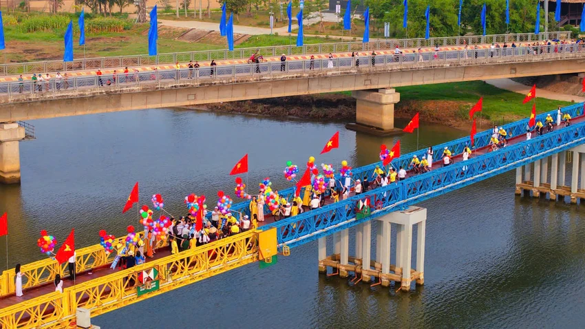 dap-xe-vi-hoa-binh.jpg