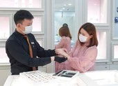 Vì sao nhiều người mua vàng lỗ đến cả triệu đồng?