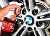 Vì sao đi ô tô cần luôn mang theo chai nước ngọt coca cola?