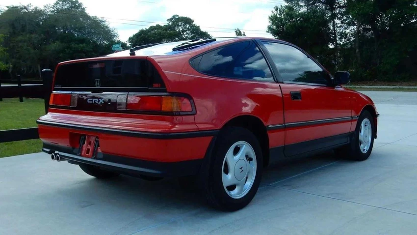 Góc nhìn từ phía đuôi chiếc Honda CRX. Ảnh: Motor1 Góc nhìn từ phía đuôi chiếc Honda CRX. Ảnh: Motor1