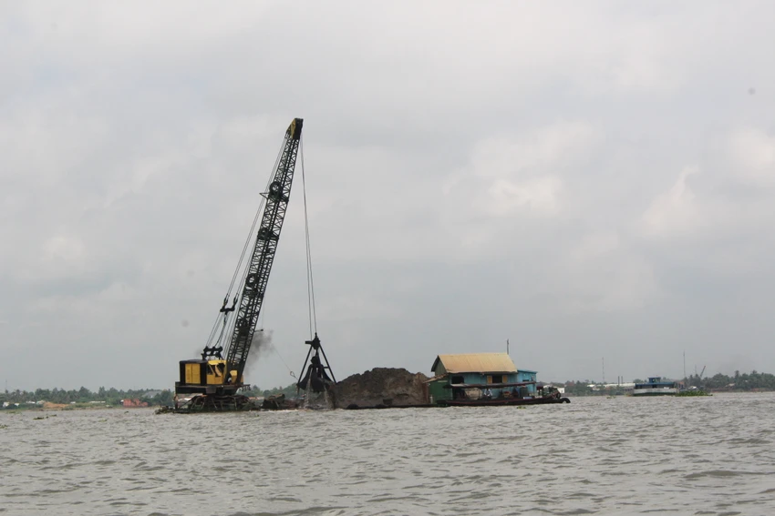 Bến Tre có 15 điểm nóng khai thác cát trái phép ảnh 1