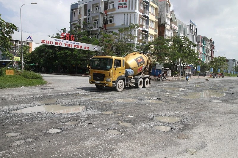 Cần Thơ: Đường ngàn tỉ đầy ổ gà, ổ voi ảnh 4 Cần Thơ: Đường ngàn tỉ đầy ổ gà, ổ voi ảnh 4