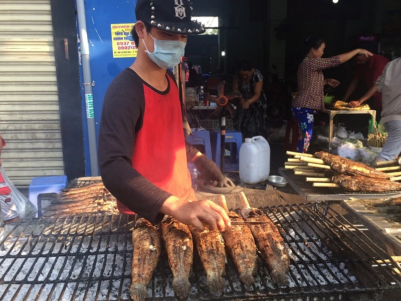 “Phố cá lóc” hốt bạc ngày vía Thần Tài ảnh 7 “Phố cá lóc” hốt bạc ngày vía Thần Tài ảnh 7