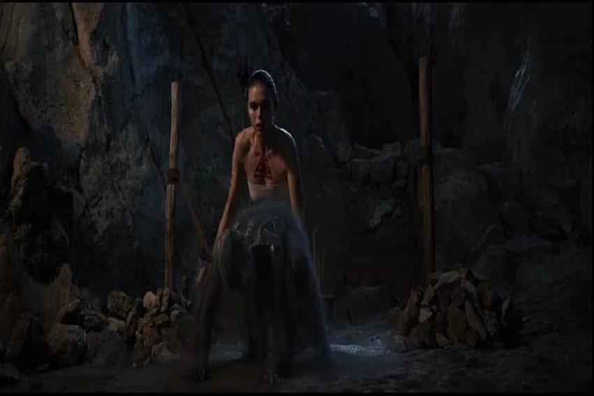 'Người tình quỷ ám' công bố trailer khiến khán giả rợn tóc gáy ảnh 9
