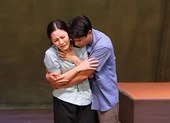 “Nửa đời ngơ ngác” làm khán giả khóc nghẹn với suất diễn 150