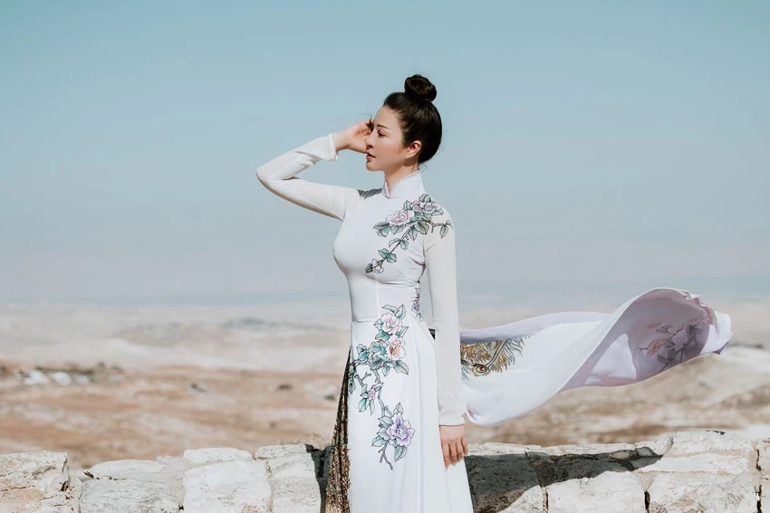 MC Thanh Mai khoe nhan sắc không tuổi với áo dài tại Israel ảnh 1