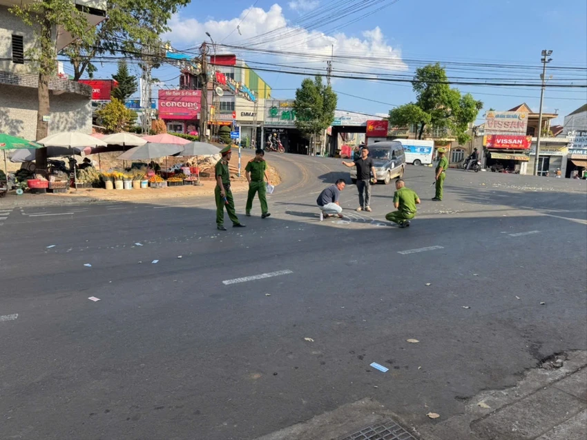 Xe trung chuyển