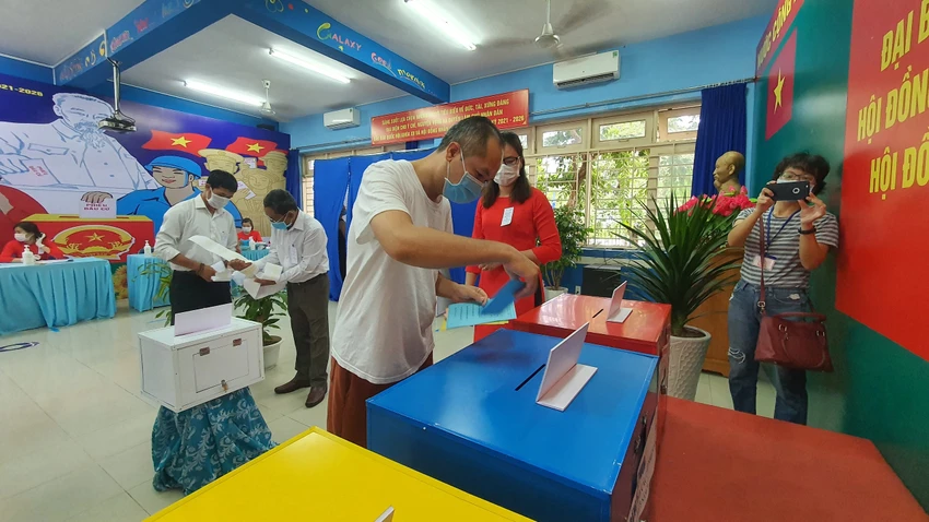 Hơn 69 triệu cử tri cả nước đi bầu cử ảnh 1 Hơn 69 triệu cử tri cả nước đi bầu cử ảnh 1