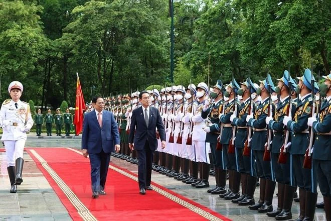 Thủ tướng Phạm Minh Chính và Thủ tướng Nhật Bản Kishida Fumio duyệt Đội Danh dự Quân đội nhân dân Việt Nam. Ảnh: VGP Thủ tướng Phạm Minh Chính và Thủ tướng Nhật Bản Kishida Fumio duyệt Đội Danh dự Quân đội nhân dân Việt Nam. Ảnh: VGP