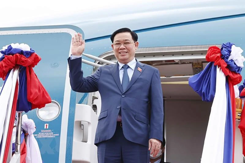 Chủ tịch Quốc hội Vương Đình Huệ đến thủ đô Vientiane, Lào. Ảnh: TTXVN Chủ tịch Quốc hội Vương Đình Huệ đến thủ đô Vientiane, Lào. Ảnh: TTXVN