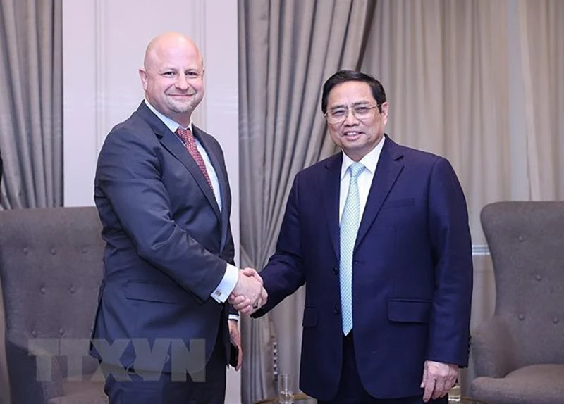 Thủ tướng Phạm Minh Chính tiếp ông Brendan Duval, Giám đốc đối tác Tập đoàn Glenfarne. Ảnh: TTXVN