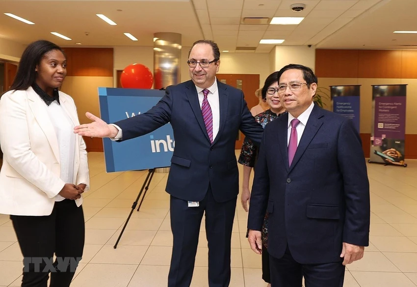 Thủ tướng Phạm Minh Chính đến thăm tập đoàn Intel. Ảnh: TTXVN Thủ tướng Phạm Minh Chính đến thăm tập đoàn Intel. Ảnh: TTXVN