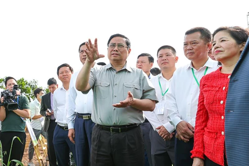 Thủ tướng hoan nghênh dự án Thiên đường sữa đã đi theo hướng này và tin tưởng, Vinamilk sẽ tiếp tục thành công tại Sơn La với một tâm thế mới . Ảnh: VGP Thủ tướng hoan nghênh dự án Thiên đường sữa đã đi theo hướng này và tin tưởng, Vinamilk sẽ tiếp tục thành công tại Sơn La với một tâm thế mới . Ảnh: VGP