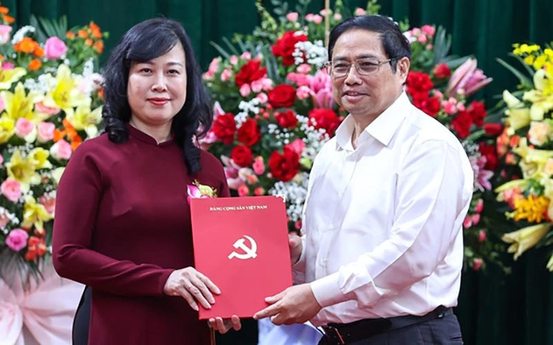 Bà Đào Hồng Lan, Bộ trưởng Bộ Y tế là một trong những cán bộ được phân công, bổ nhiệm, điều động, luân chuyển giữ chức vụ mới năm 2022. Bà Đào Hồng Lan, Bộ trưởng Bộ Y tế là một trong những cán bộ được phân công, bổ nhiệm, điều động, luân chuyển giữ chức vụ mới năm 2022.