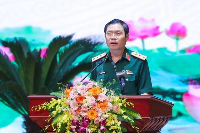 Thượng tướng Nguyễn Tân Cương, Tổng Tham mưu trưởng Quân đội nhân dân Việt Nam, Thứ trưởng Bộ Quốc phòng phát biểu tại Hội nghị . Ảnh: VGP Thượng tướng Nguyễn Tân Cương, Tổng Tham mưu trưởng Quân đội nhân dân Việt Nam, Thứ trưởng Bộ Quốc phòng phát biểu tại Hội nghị . Ảnh: VGP