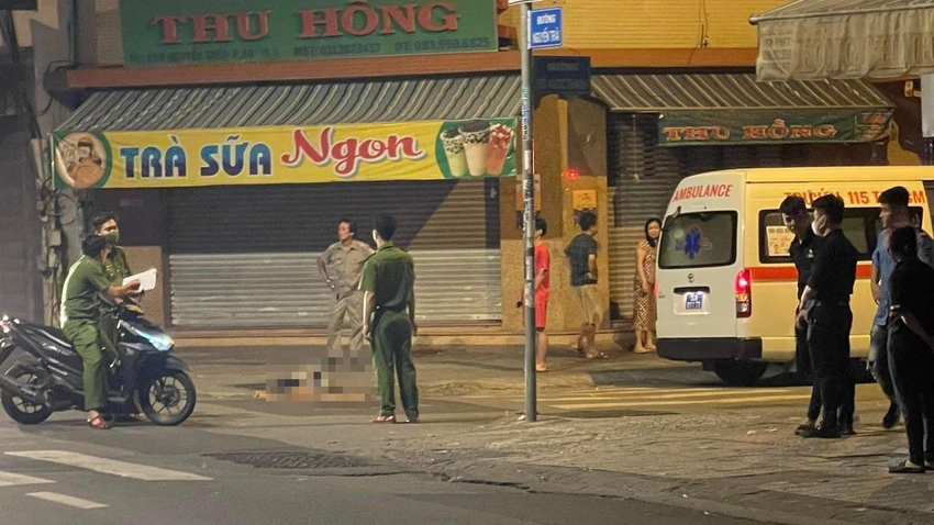 Công an sau đó có mặt khám nghiệm hiện trường, điều tra nguyên nhân vụ việc. Ảnh: HT Công an sau đó có mặt khám nghiệm hiện trường, điều tra nguyên nhân vụ việc. Ảnh: HT