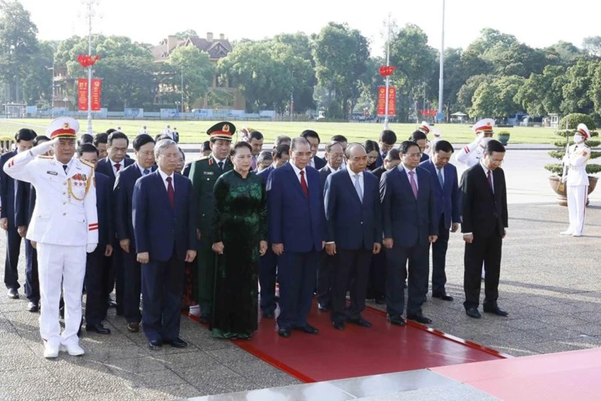 Lãnh đạo Đảng, Nhà nước tưởng niệm Chủ tịch Hồ Chí Minh. Lãnh đạo Đảng, Nhà nước tưởng niệm Chủ tịch Hồ Chí Minh.