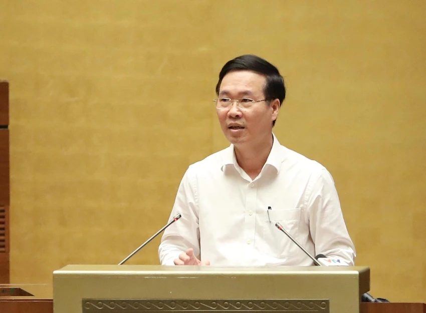 Thường trực Ban Bí thư Võ Văn Thưởng vừa thay mặt Bộ Chính trị ký thông báo Kết luận số 16 về việc thực hiện một số mô hình thí điểm theo Nghị quyết 18 của BCH Trung ương Đảng khóa XII. Ảnh: HOÀNG HẢI Thường trực Ban Bí thư Võ Văn Thưởng vừa thay mặt Bộ Chính trị ký thông báo Kết luận số 16 về việc thực hiện một số mô hình thí điểm theo Nghị quyết 18 của BCH Trung ương Đảng khóa XII. Ảnh: HOÀNG HẢI