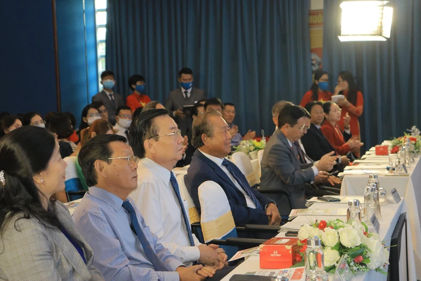 Nhiều lãnh đạo, đại diện cơ quan, đơn vị đã đến thăm và dự lễ kỷ niệm 47 năm ngày thành lập của Báo Người Lao Động. Ảnh: VÕ THƠ Nhiều lãnh đạo, đại diện cơ quan, đơn vị đã đến thăm và dự lễ kỷ niệm 47 năm ngày thành lập của Báo Người Lao Động. Ảnh: VÕ THƠ