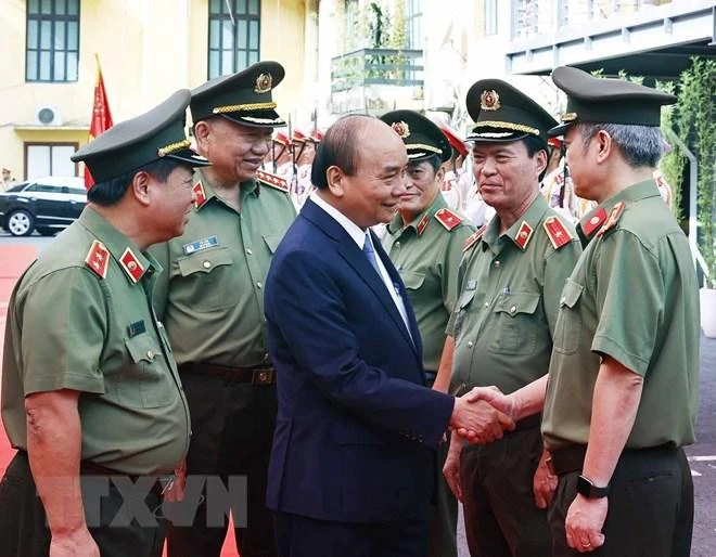Chủ tịch nước Nguyễn Xuân Phúc đến thăm, làm việc với Cục An ninh kinh tế, Bộ Công an. Ảnh: TTXVN Chủ tịch nước Nguyễn Xuân Phúc đến thăm, làm việc với Cục An ninh kinh tế, Bộ Công an. Ảnh: TTXVN