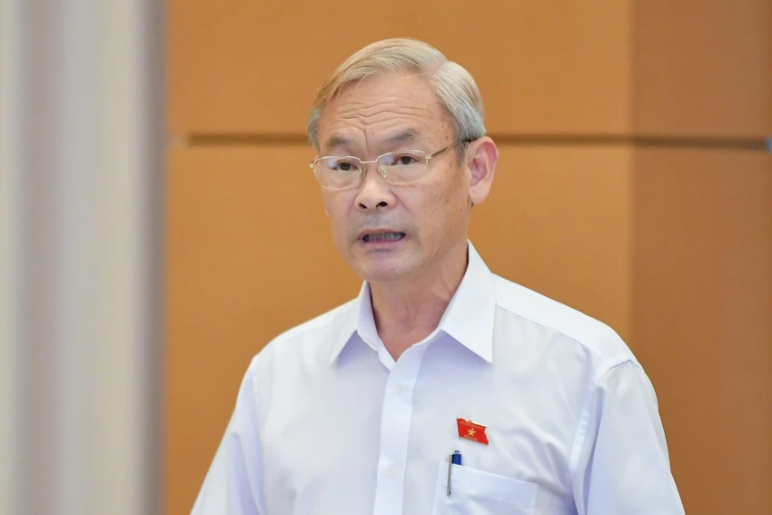 Chủ nhiệm Ủy ban Tài chính - Ngân sách Nguyễn Phú Cường trình bày báo cáo thẩm tra tại phiên họp. Ảnh: PHẠM THẮNG Chủ nhiệm Ủy ban Tài chính - Ngân sách Nguyễn Phú Cường trình bày báo cáo thẩm tra tại phiên họp. Ảnh: PHẠM THẮNG