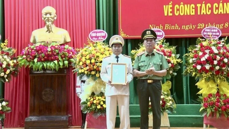 Đại tá Đặng Trọng Cường được điều động, bổ nhiệm làm Giám đốc Công an tỉnh Ninh Bình. Ảnh: VGP Đại tá Đặng Trọng Cường được điều động, bổ nhiệm làm Giám đốc Công an tỉnh Ninh Bình. Ảnh: VGP